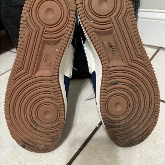 Nike Air Force 1 '07 LV8 Men's Size 9.5 - Picture 8 of 10